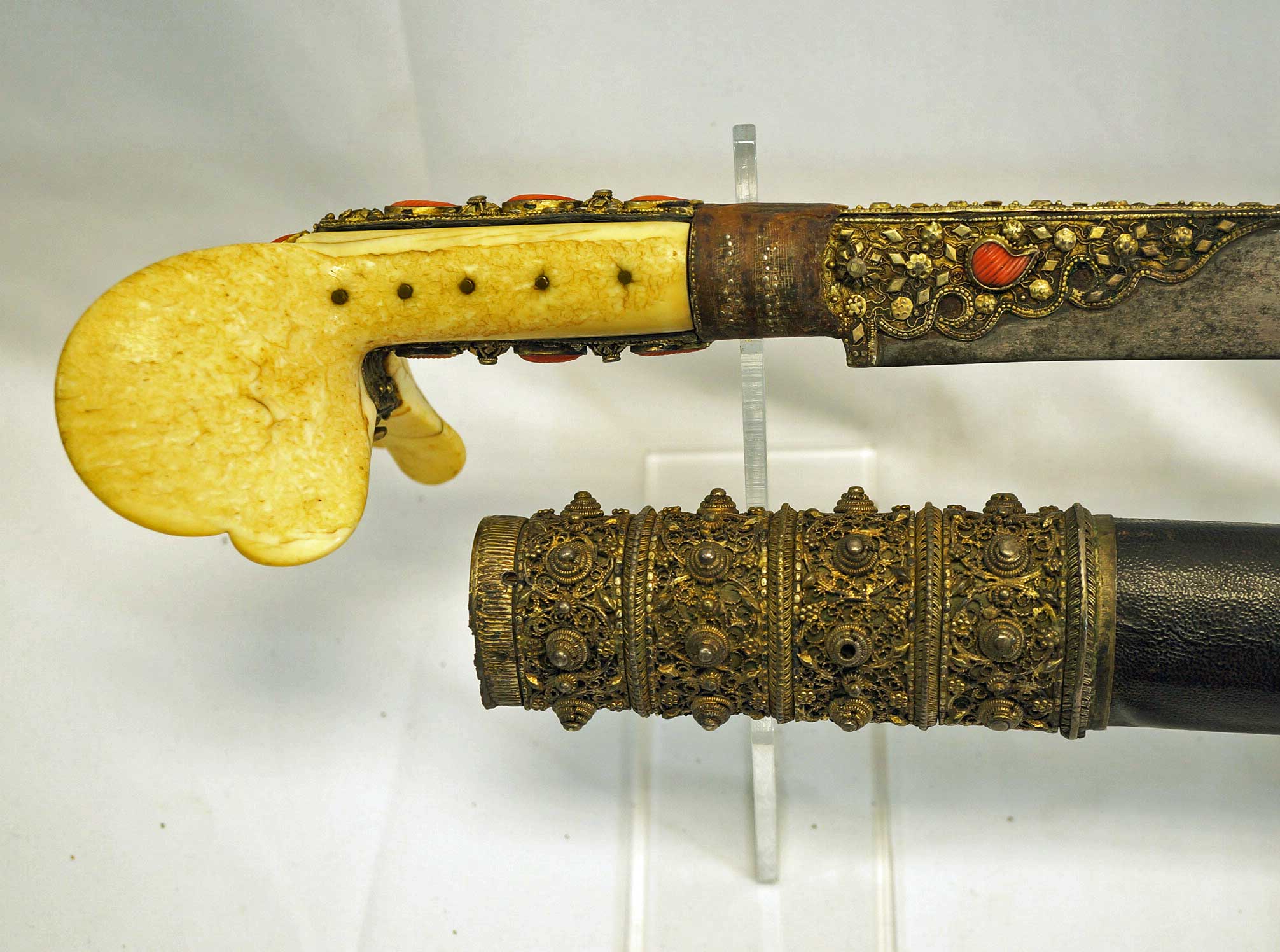 Turkish Ottoman Yataghan sword with scabbard.